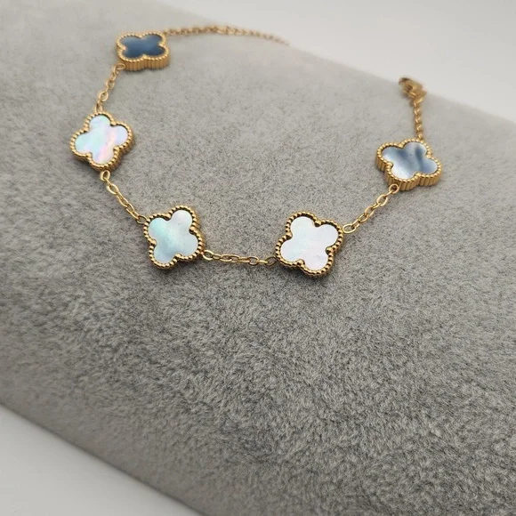 Iridescent Mother of Pearl Clover Bracelet – 18K Gold Plated Stainless Steel